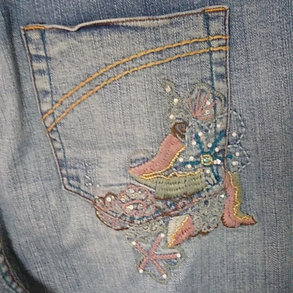 VENEZIA BOHO, COTTAGE CORE EMBROIDERED, BEADED, HIGHWAIST, STRAIGHT LEG, JEANS - Picture 4 of 10